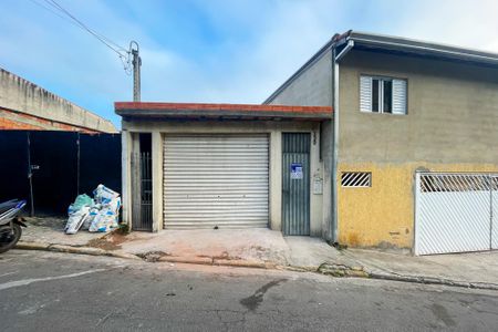 Casa para alugar com 75m², 2 quartos e sem vaga Casa para alugar com 75m², 2 quartos e sem vagaFachada