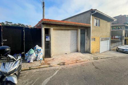 Casa para alugar com 55m², 2 quartos e sem vaga Casa para alugar com 55m², 2 quartos e sem vagaFachada