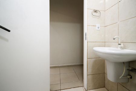 Casa para alugar com 55m², 2 quartos e sem vaga Casa para alugar com 55m², 2 quartos e sem vagaBanheiro