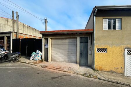 Casa para alugar com 55m², 2 quartos e sem vaga Casa para alugar com 55m², 2 quartos e sem vagaFachada