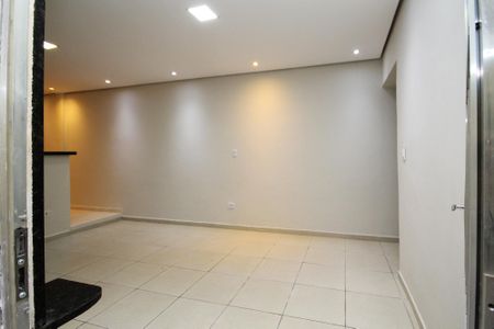 Entrada de casa para alugar com 2 quartos, 55m² em Jardim Lina, Cotia