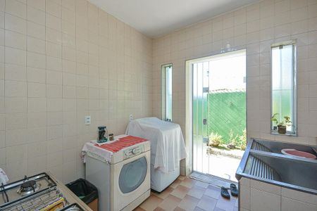 Casa à venda com 300m², 4 quartos e 3 vagas Casa à venda com 300m², 4 quartos e 3 vagasÁrea de Serviço