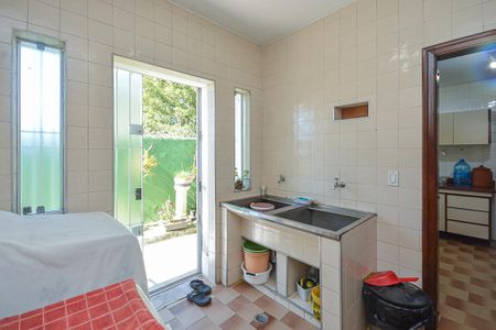 Casa à venda com 300m², 4 quartos e 3 vagas Casa à venda com 300m², 4 quartos e 3 vagasÁrea de Serviço