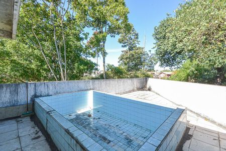 Casa à venda com 300m², 4 quartos e 3 vagas Casa à venda com 300m², 4 quartos e 3 vagasPiscina/Sacada