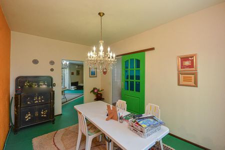 Casa à venda com 300m², 4 quartos e 3 vagas Casa à venda com 300m², 4 quartos e 3 vagasCopa