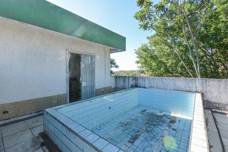 Casa à venda com 300m², 4 quartos e 3 vagas Casa à venda com 300m², 4 quartos e 3 vagasPiscina/Sacada