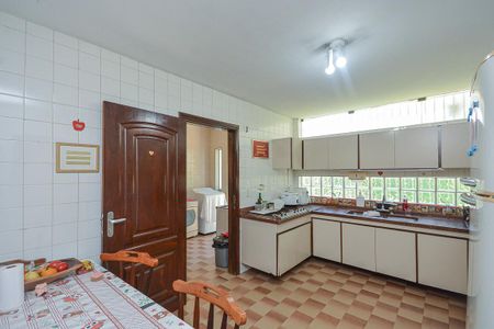 Casa à venda com 300m², 4 quartos e 3 vagas Casa à venda com 300m², 4 quartos e 3 vagasCozinha
