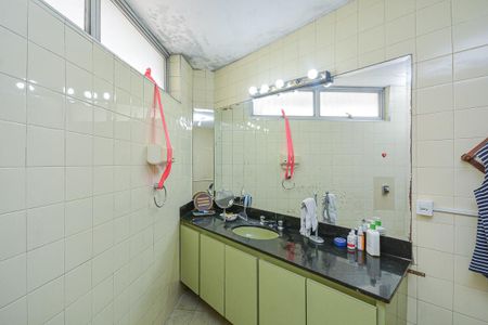 Casa à venda com 300m², 4 quartos e 3 vagas Casa à venda com 300m², 4 quartos e 3 vagasBanheiro 1
