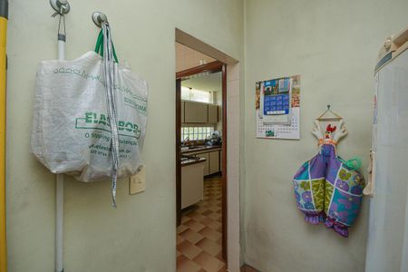 Casa à venda com 300m², 4 quartos e 3 vagas Casa à venda com 300m², 4 quartos e 3 vagasDespensa