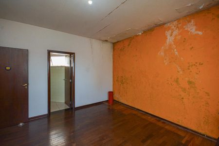 Casa à venda com 300m², 4 quartos e 3 vagas Casa à venda com 300m², 4 quartos e 3 vagasQuarto 4