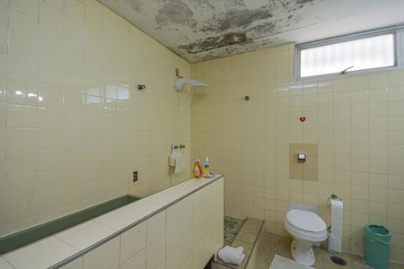 Casa à venda com 300m², 4 quartos e 3 vagas Casa à venda com 300m², 4 quartos e 3 vagasBanheiro 1