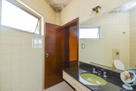 Casa à venda com 300m², 4 quartos e 3 vagas Casa à venda com 300m², 4 quartos e 3 vagasBanheiro 3