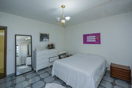 Casa à venda com 300m², 4 quartos e 3 vagas Casa à venda com 300m², 4 quartos e 3 vagasQuarto 1