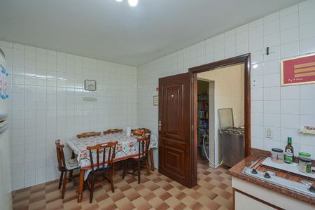 Casa à venda com 300m², 4 quartos e 3 vagas Casa à venda com 300m², 4 quartos e 3 vagasCozinha