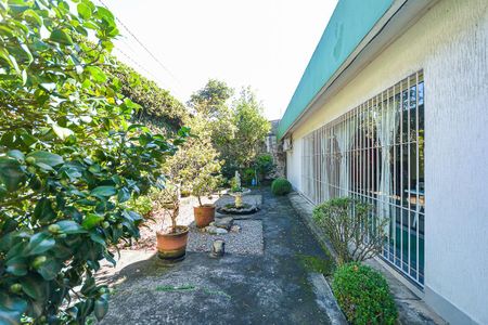 Casa à venda com 300m², 4 quartos e 3 vagas Casa à venda com 300m², 4 quartos e 3 vagasJardim