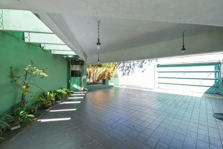 Casa à venda com 300m², 4 quartos e 3 vagas Casa à venda com 300m², 4 quartos e 3 vagasGaragem