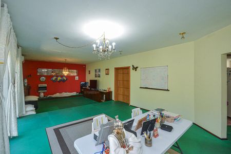 Casa à venda com 300m², 4 quartos e 3 vagas Casa à venda com 300m², 4 quartos e 3 vagasSala