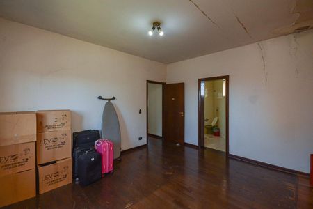 Casa à venda com 300m², 4 quartos e 3 vagas Casa à venda com 300m², 4 quartos e 3 vagasQuarto 4