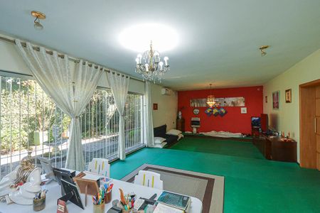 Casa à venda com 300m², 4 quartos e 3 vagas Casa à venda com 300m², 4 quartos e 3 vagasSala