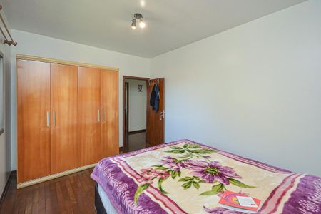 Casa à venda com 300m², 4 quartos e 3 vagas Casa à venda com 300m², 4 quartos e 3 vagasQuarto 2