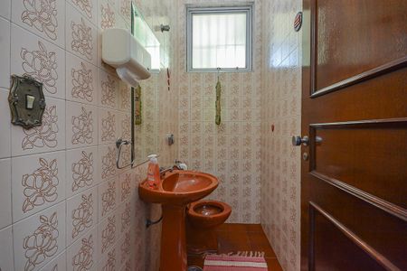 Casa à venda com 300m², 4 quartos e 3 vagas Casa à venda com 300m², 4 quartos e 3 vagasLavabo