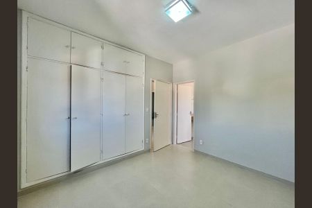 Casa à venda com 190m², 4 quartos e 2 vagas Casa à venda com 190m², 4 quartos e 2 vagasSuíte