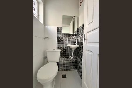 Casa à venda com 190m², 4 quartos e 2 vagas Casa à venda com 190m², 4 quartos e 2 vagasLavabo