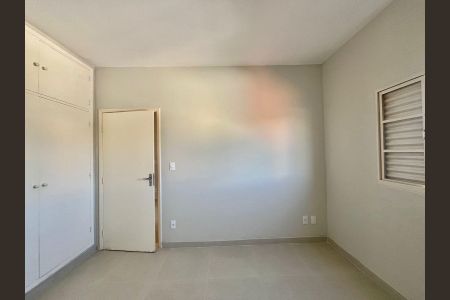 Casa à venda com 190m², 4 quartos e 2 vagas Casa à venda com 190m², 4 quartos e 2 vagasQuarto 2