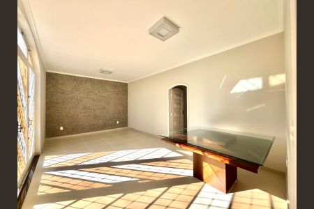 Casa à venda com 190m², 4 quartos e 2 vagas Casa à venda com 190m², 4 quartos e 2 vagasSala 1