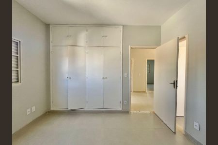 Casa à venda com 190m², 4 quartos e 2 vagas Casa à venda com 190m², 4 quartos e 2 vagasSuíte