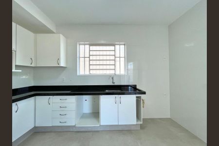 Casa à venda com 190m², 4 quartos e 2 vagas Casa à venda com 190m², 4 quartos e 2 vagasCozinha