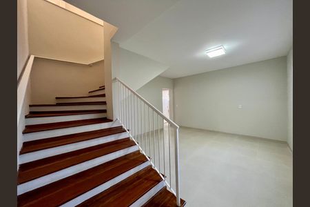 Casa à venda com 190m², 4 quartos e 2 vagas Casa à venda com 190m², 4 quartos e 2 vagasSala 2