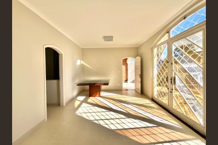 Casa à venda com 190m², 4 quartos e 2 vagas Casa à venda com 190m², 4 quartos e 2 vagasSala 1