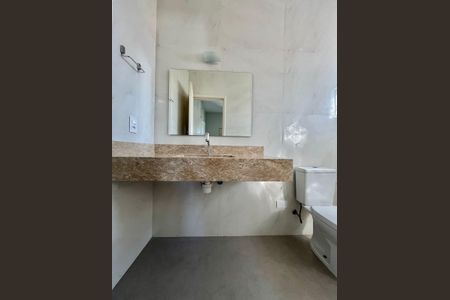 Casa à venda com 190m², 4 quartos e 2 vagas Casa à venda com 190m², 4 quartos e 2 vagasBanheiro da Suíte