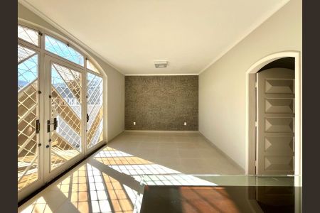 Casa à venda com 190m², 4 quartos e 2 vagas Casa à venda com 190m², 4 quartos e 2 vagasSala 1