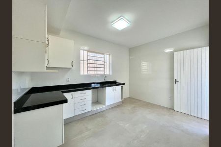 Casa à venda com 190m², 4 quartos e 2 vagas Casa à venda com 190m², 4 quartos e 2 vagasCozinha