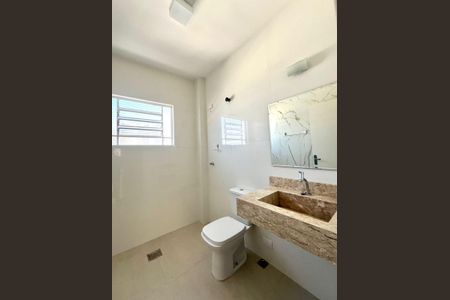 Casa à venda com 190m², 4 quartos e 2 vagas Casa à venda com 190m², 4 quartos e 2 vagasBanheiro