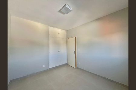 Casa à venda com 190m², 4 quartos e 2 vagas Casa à venda com 190m², 4 quartos e 2 vagasQuarto 2