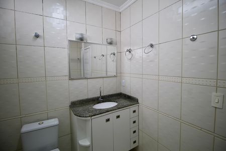 Banheiro de casa para alugar com 2 quartos, 117m² em Bacacheri, Curitiba