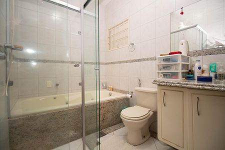 Casa à venda com 195m², 5 quartos e 2 vagasBanheiro da Suíte Master