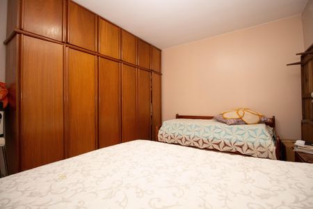 Casa à venda com 195m², 5 quartos e 2 vagasQuarto 3