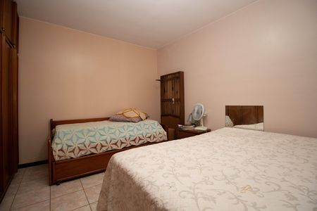Casa à venda com 195m², 5 quartos e 2 vagasQuarto 3
