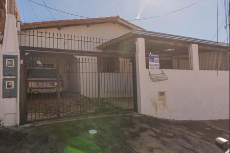 Casa para alugar com 100m², 2 quartos e 1 vagaFachada e Plaquinha