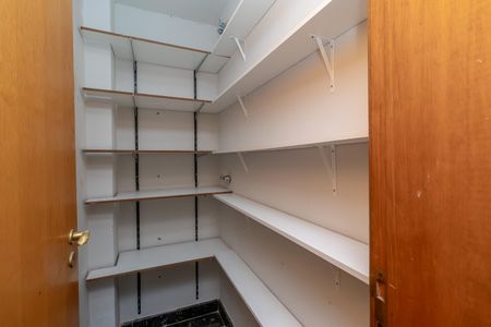 Apartamento à venda com 427m², 4 quartos e 4 vagas Apartamento à venda com 427m², 4 quartos e 4 vagasDispensa