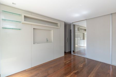 Apartamento à venda com 427m², 4 quartos e 4 vagas Apartamento à venda com 427m², 4 quartos e 4 vagasQuarto 4