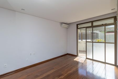 Apartamento à venda com 427m², 4 quartos e 4 vagas Apartamento à venda com 427m², 4 quartos e 4 vagasQuarto 4