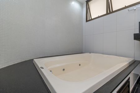 Apartamento à venda com 427m², 4 quartos e 4 vagas Apartamento à venda com 427m², 4 quartos e 4 vagasBanheiro da Suíte 1