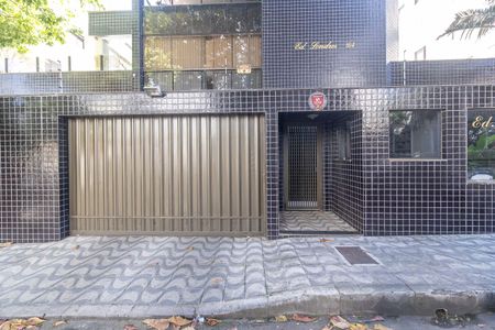 Apartamento à venda com 427m², 4 quartos e 4 vagas Apartamento à venda com 427m², 4 quartos e 4 vagasFachada