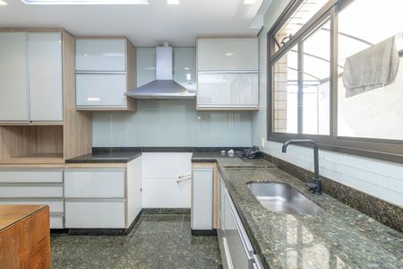 Apartamento à venda com 427m², 4 quartos e 4 vagas Apartamento à venda com 427m², 4 quartos e 4 vagasCozinha