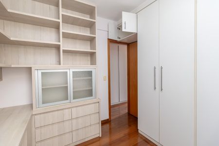 Apartamento à venda com 427m², 4 quartos e 4 vagas Apartamento à venda com 427m², 4 quartos e 4 vagasQuarto 1